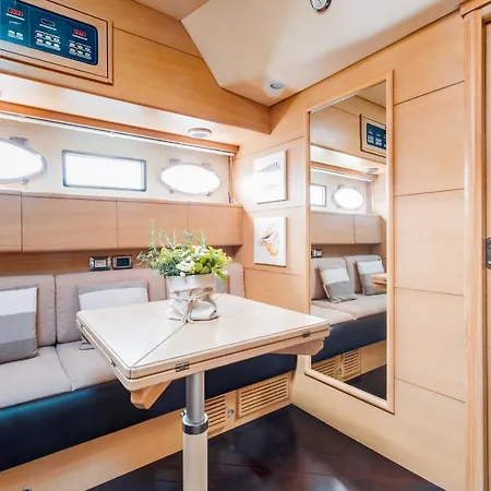Capasecca Yacht