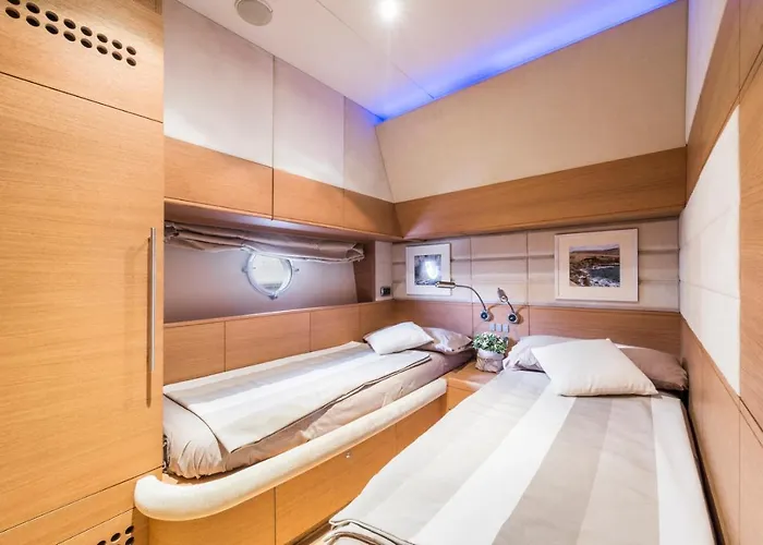 Отель Capasecca Yacht *